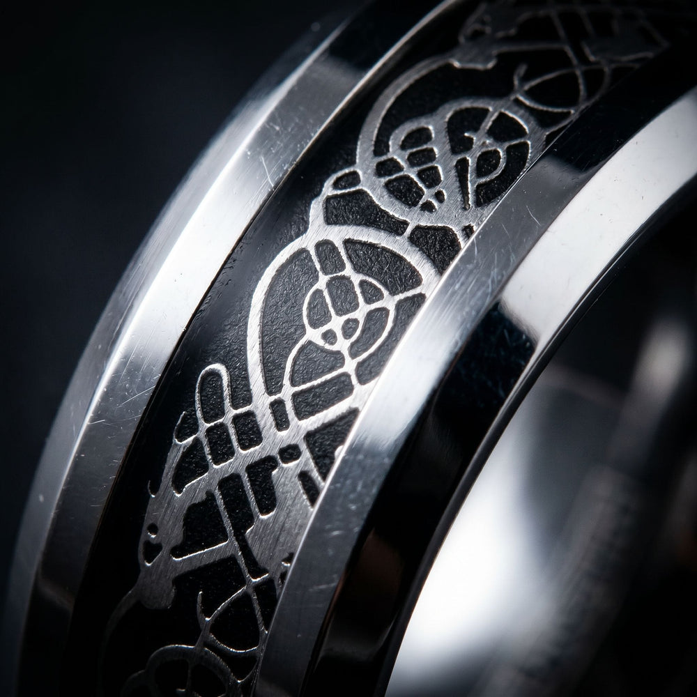 Celtic Dream - Silver & Black mt-dark macro